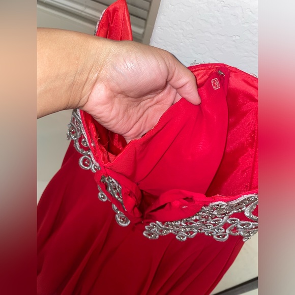 Red Semi-Formal/Formal A-Line Strapless Dress - Picture 4 of 8